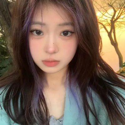 有色彩的女子